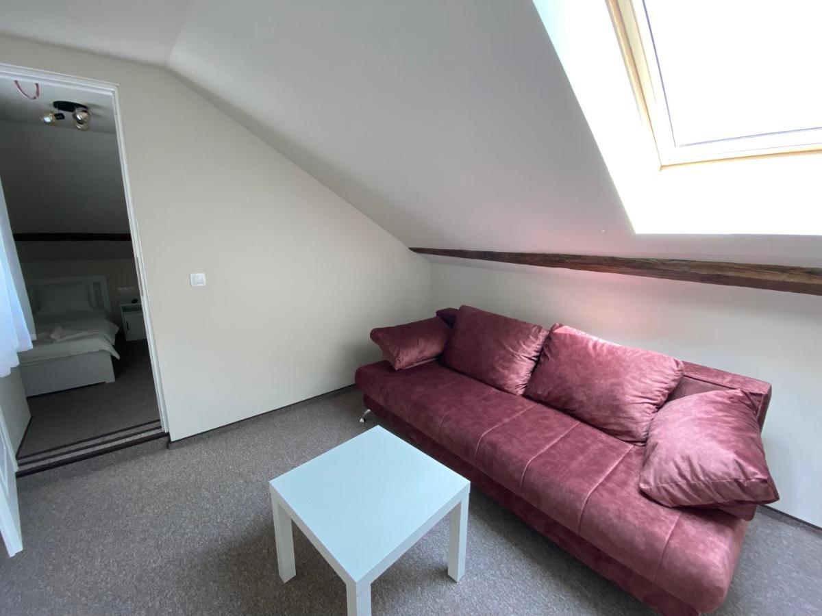 Boutique Rooms With Parking Орадеа Екстериор снимка