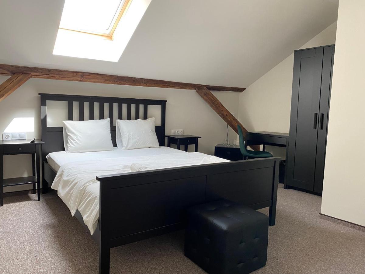 Boutique Rooms With Parking Орадеа Екстериор снимка