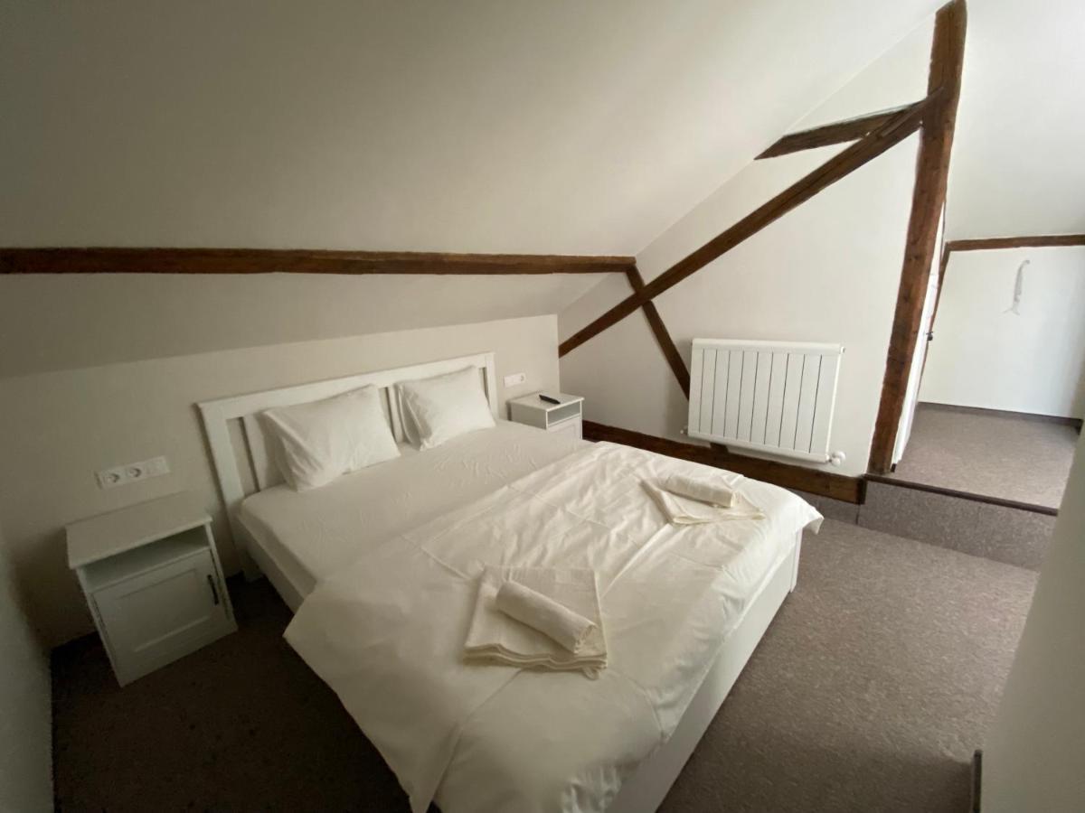 Boutique Rooms With Parking Орадеа Екстериор снимка