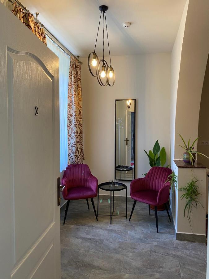 Boutique Rooms With Parking Орадеа Екстериор снимка