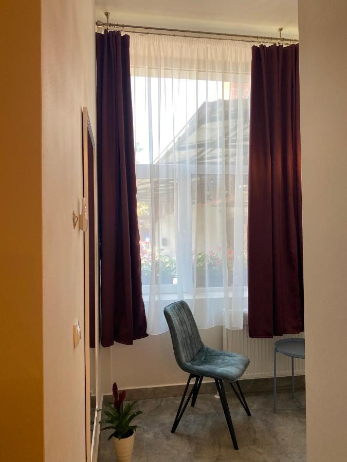 Boutique Rooms With Parking Орадеа Екстериор снимка