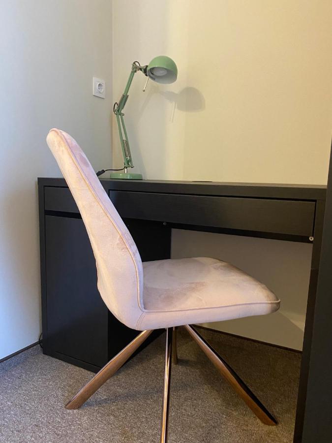 Boutique Rooms With Parking Орадеа Екстериор снимка